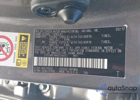 2017 Toyota Highlander Le z USA, uszkodzony, nr VIN 5TDZARFH8HS028451